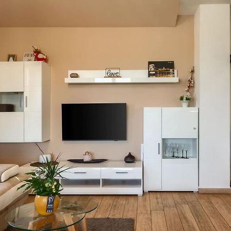 Activity Villa Gita With Pool And Grill In Tinjan Екстериор снимка
