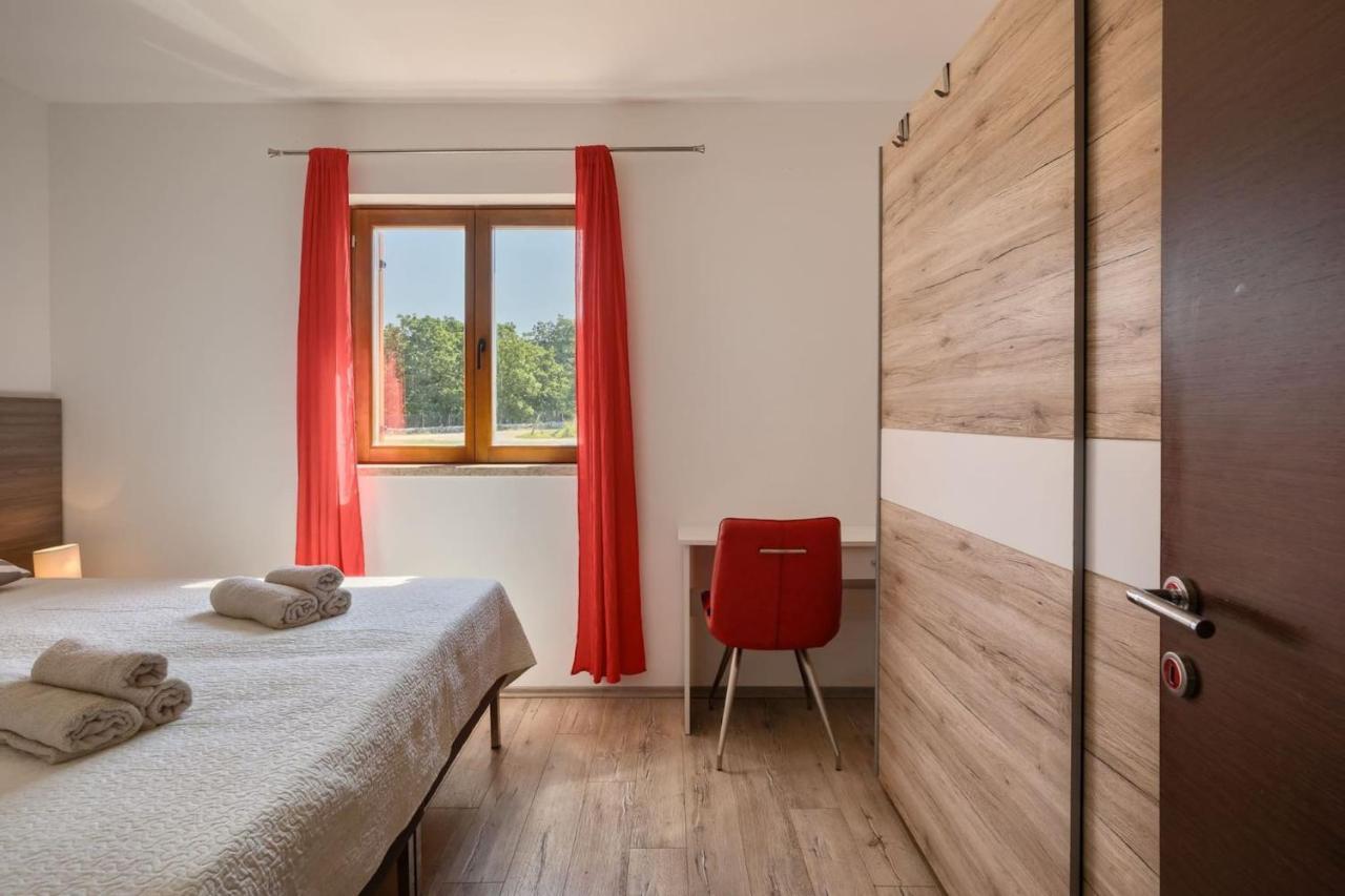 Activity Villa Gita With Pool And Grill In Tinjan Екстериор снимка