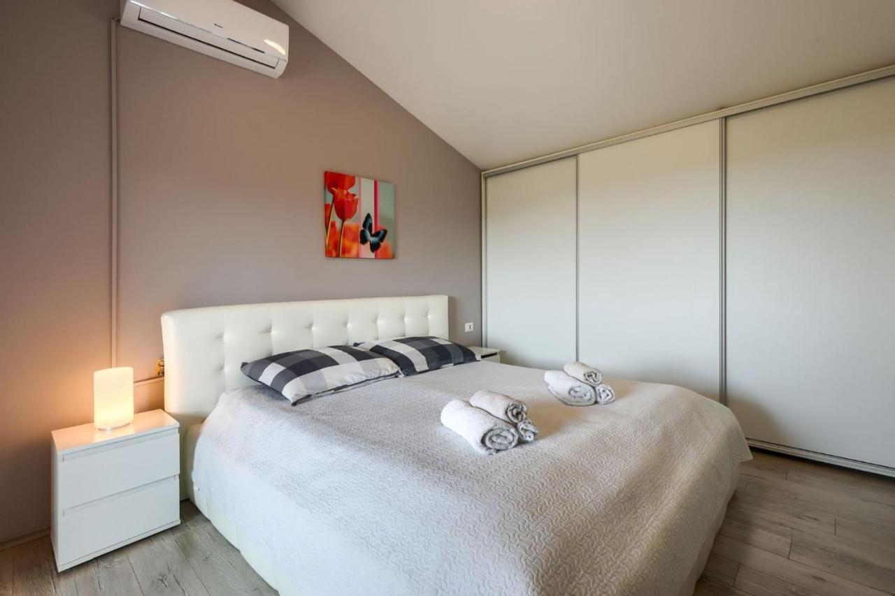 Activity Villa Gita With Pool And Grill In Tinjan Екстериор снимка